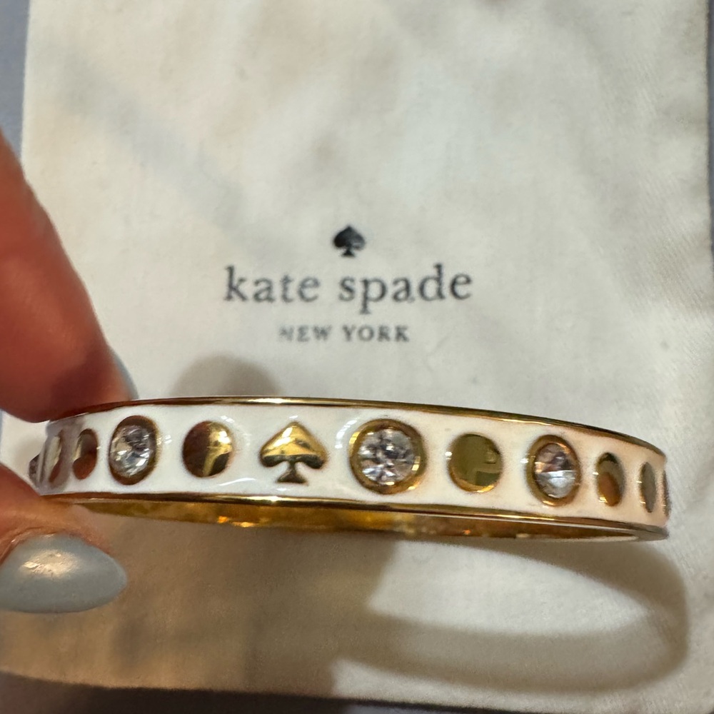 Kate Spade NWOT white and gold bracket . Just slips on . Dust bag included.